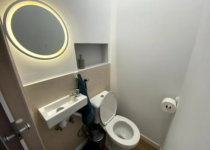 Bright & Quiet Close To Apartman