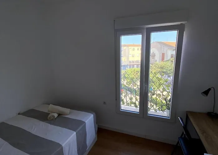 Bright & Quiet Close To Apartman *